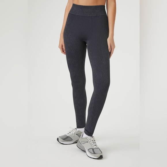 Forever 21- SEAMLESS RIBBED KNIT LEGGINGS-WHITE & BLACK STRIPE SIZE S/M - Picture 7 of 8